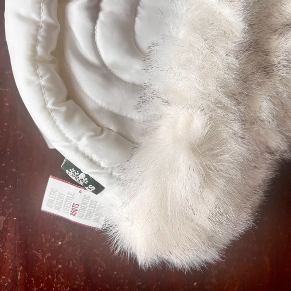 ROOTS brand Winter Hat with Earflaps NWT White Size Large Kids Discounted SH - Picture 3 of 8